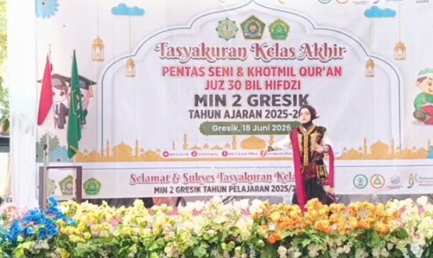 Penampilan Tari Remo dalam Tasyakuran Kelas Akhir 